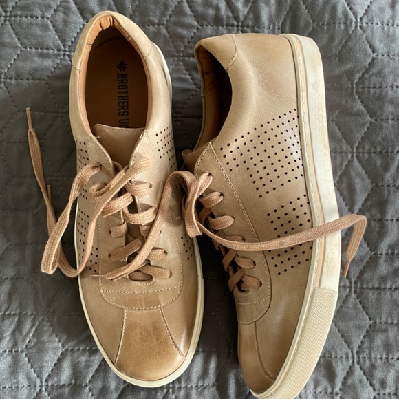 SHOES MEN'S  ( BROTHERS UNITED ) SIZE 8.5 Luxury Lace Up Perf DetailS - Picture 2 of 11